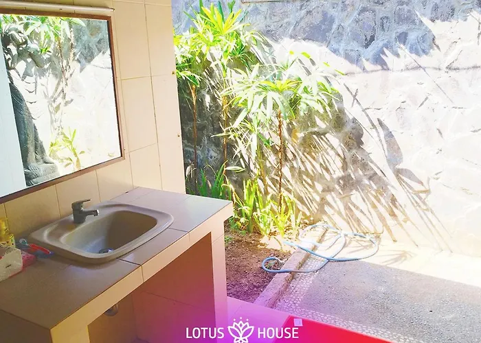 Lotus House Jimbaran (Bali)