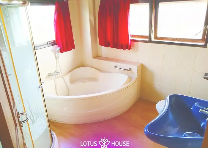 Guest house Lotus House *